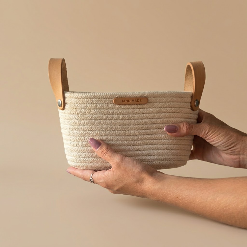 Cesto ovalado con manijas de cuero 22x12x12