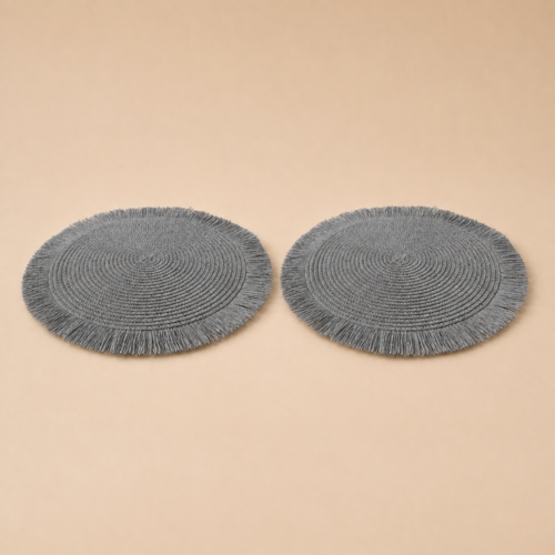Set x2 individuales redondos PVC flecos gris de 36 cm