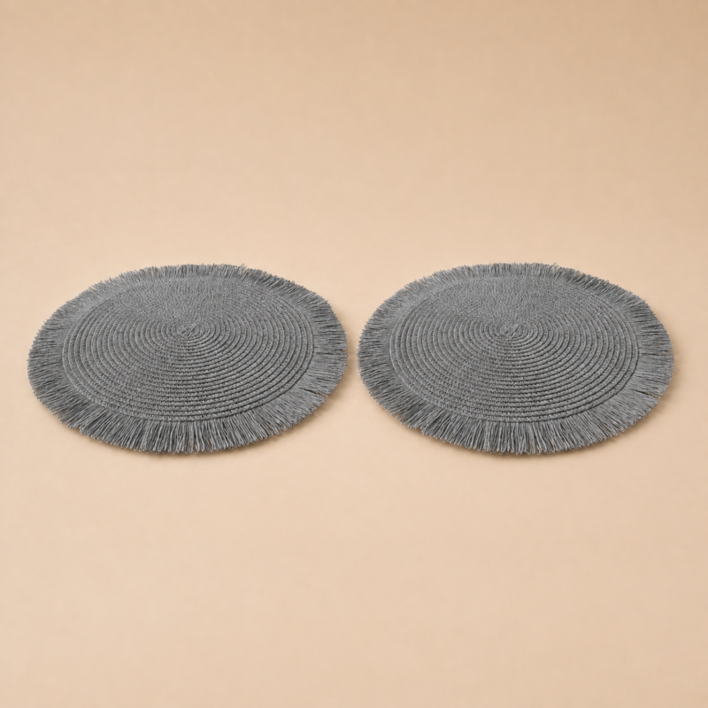 Set x2 individuales redondos PVC flecos gris de 36 cm